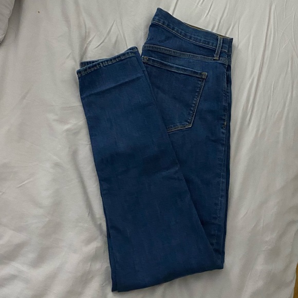 Gap True skinny jeans. Almost new. - Picture 2 of 2